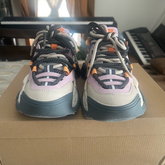 NWB Steve Madden women’s power chunky lace up running sneakers size 7 - Picture 10 of 15